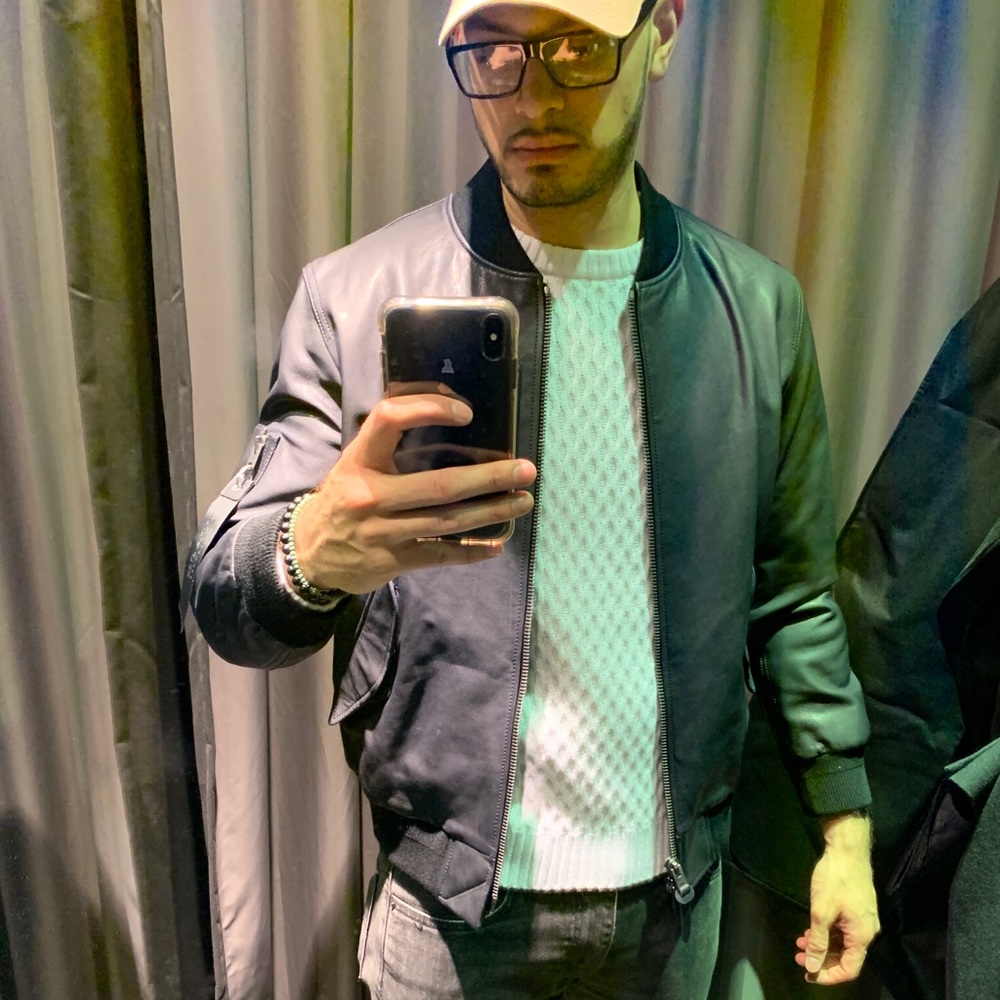 Meet your Posher, Johnathan